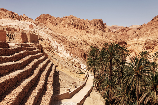 Blick auf die Stufen in der Chebika Oase in Tunesien