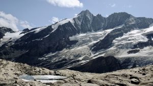 Bergkulisse mit Bergsee, Hohe Tauern