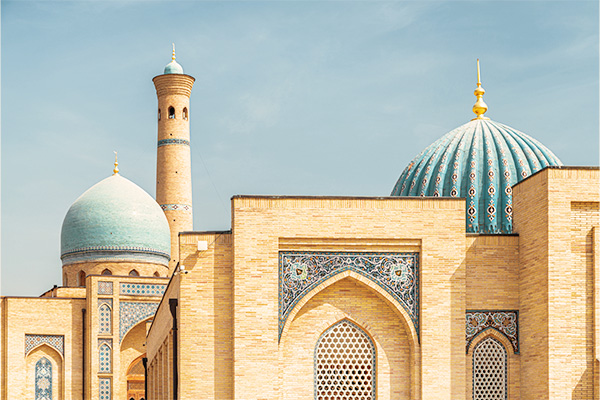 Blick auf die Hazrati Imam Moschee und Muyi Muborak Madrasah 