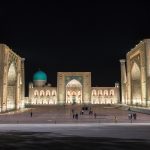 Registan Platz in Samarkant bei Nacht