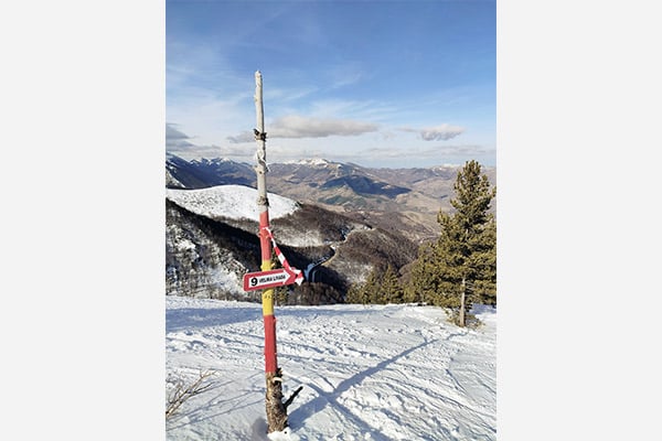 Wegweiser Skitour Zustieg, Berofe Albanien