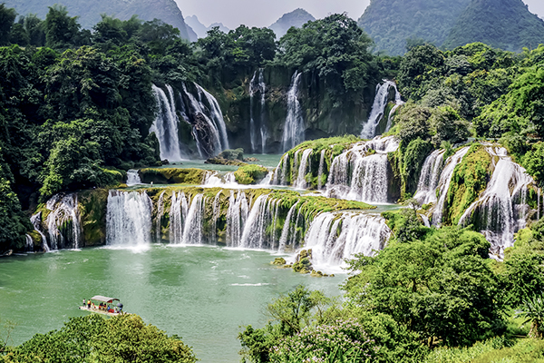 Blick auf den Ban Gioc Wasserfall