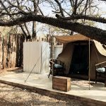 Zelt mit Vordach und Stühlen, Kruger Bush Camp